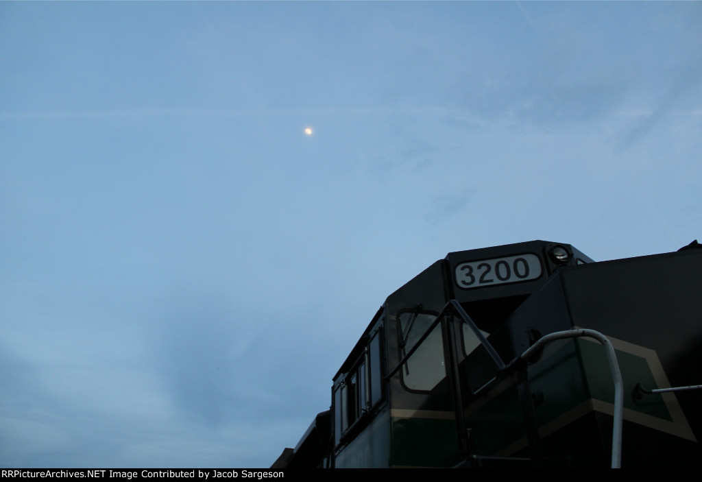 3200 & the Moon